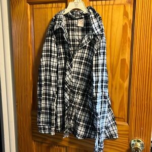 Women’s button down black/white long-sleeve shirt size L (12-14) by Faded Glory